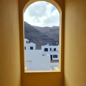 https://cliff-view-orzola.in-canary-islands.com